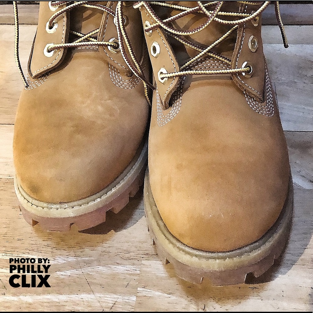 WORN ONCE - BOY’S TIMBERLAND WATERPROOF BOOTS - Picture 3 of 7